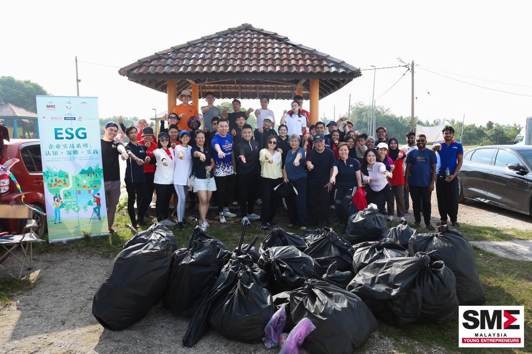 Team SCE and fellow entrepreneurs with the trash they collected at an ESG community clean-up
