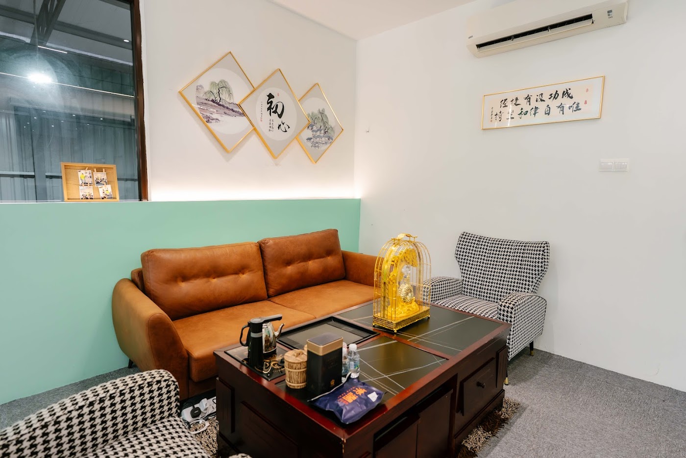 Leather-sofa lounge area at SCE